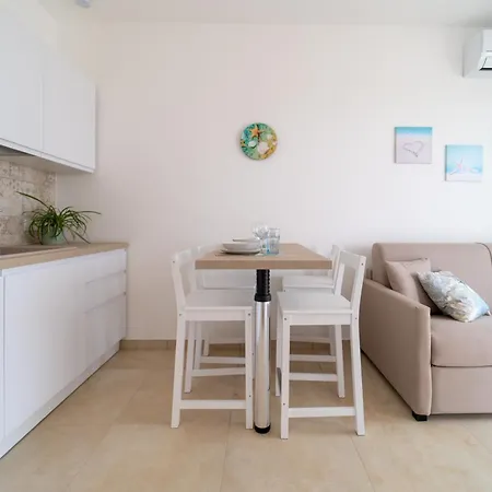 Guesthost - Borgo 84 Marzamemi - White House