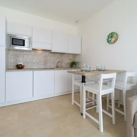 Guesthost - Borgo 84 Marzamemi - White House *